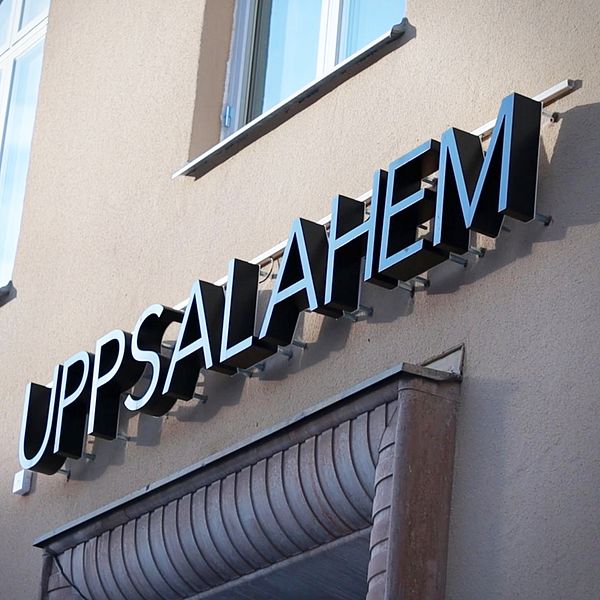 Uppsalahem-skylt ovan för kontorsentré