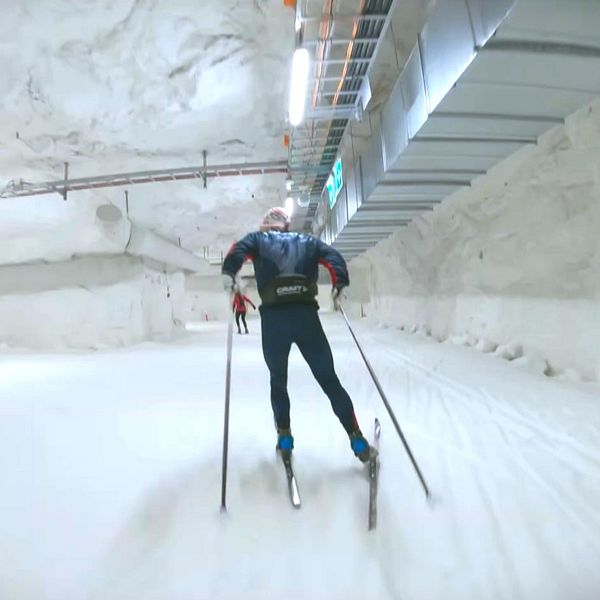 Skidåkare i skidtunneln i Gällö.