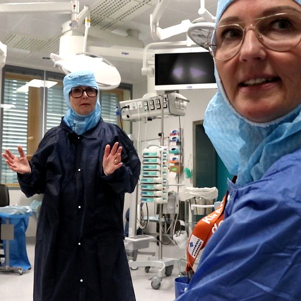 Birgitta Birgisdottir och Jeanette Dahl på en av operationsavdelningarna vid Akademiska sjukhuset