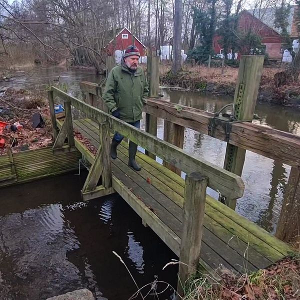 Limnolog Anders Eklöv vid Håstad mölla