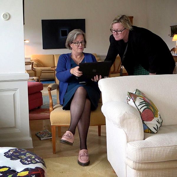 Carin Jämtin, landshövding tillsammans med en av sina medarbetare, Maria Prytz, kommunikationsansvarig