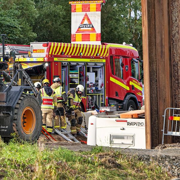 Olycksplats på E22. Husbil har kört ner i grop