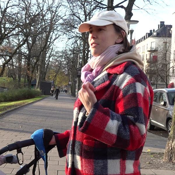 ”Jag tycker det är rätt att göra det även om det var skönt att åka gratis med barnvagn. Jag kommer från England och där har man alltid behövt att betala även om man klev på bak i bussen, säger Olivia Nisell.