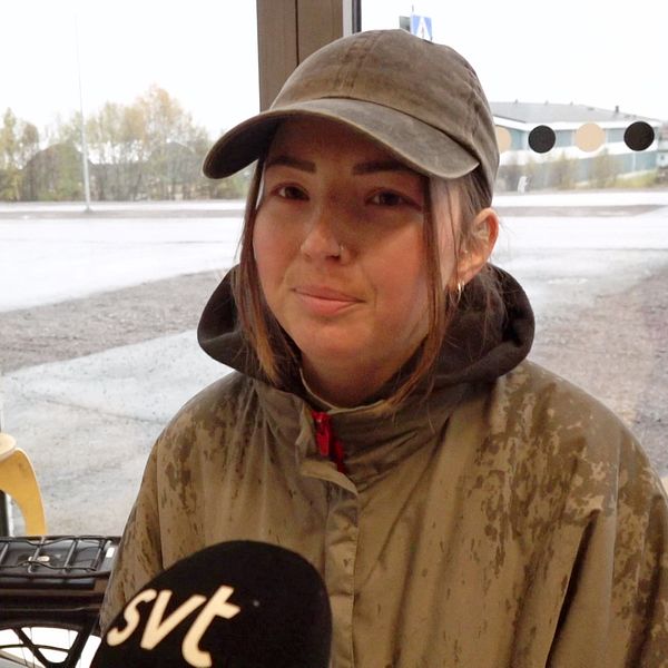 Elcykelägare Fanny Eriksson i Kiruna.