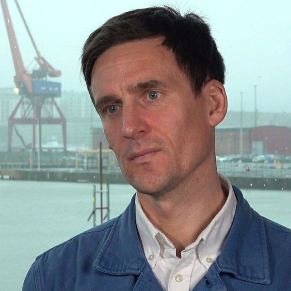 Björn Rönnerstrand, forskare vid SOM-instiutet, med Göteborgs hamninlopp i bakgrunden.