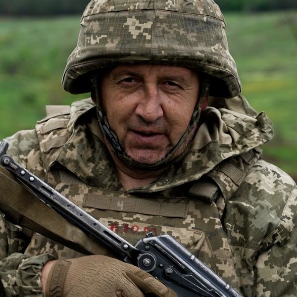 SVT:s Ukrainateam träffade några ukrainska soldater som anslutit sig till armén – för att slippa sina fängelsedomar.