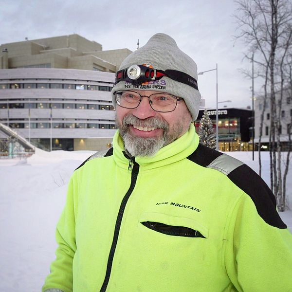Lars Törnman, förre kommunalrådet, står framför Kirunas nya centrum.