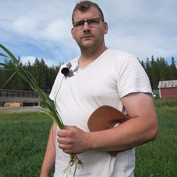 lantbrukare på åker