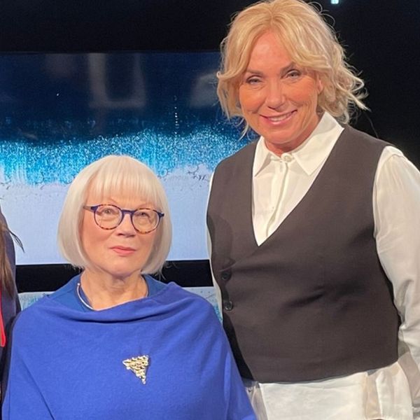 konstnärerna Carola Grahn och Britta Marakatt-Labba, till höger SVT:s programledare Anne Lundberg