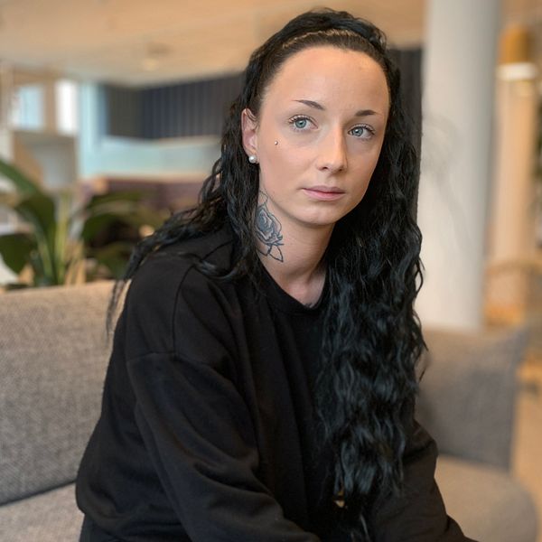 Amanda Montin berättar om skadan hon fick efter en rumpoperation på Bellakliniken i Helsingborg.