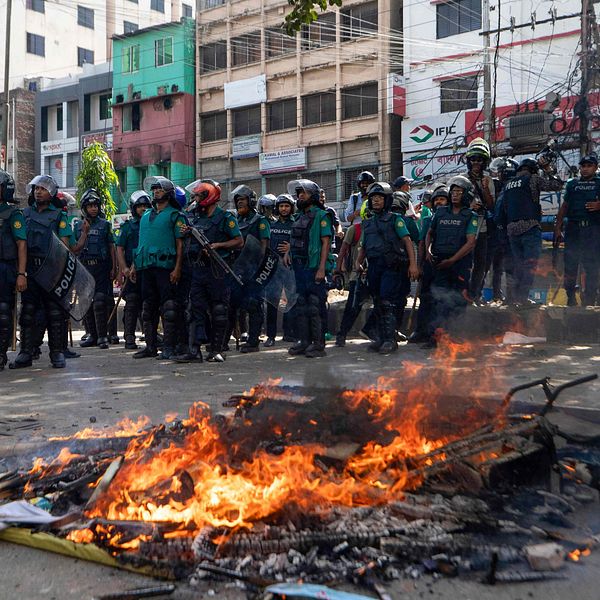 Poliser i Dhaka, Bangladesh vid demonstrationer.