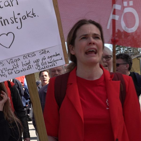 Socialdemokrater demonstrerar första maj i Gubbängen.