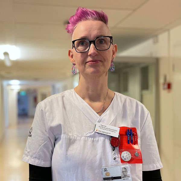 Sjuksköterskan Sigrún Jónsdóttir står på den nya vuxenpsykiatriska dagvårdsavdelningen på Helsingborgs lasarett.