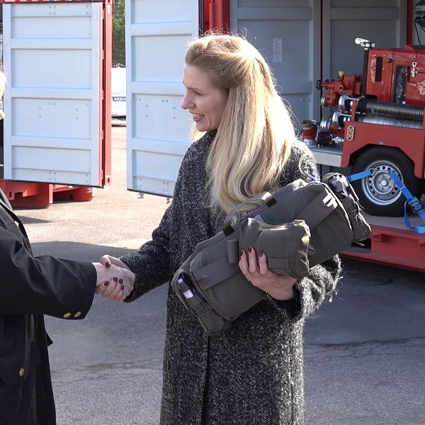 Ukrainas ambassadör i Sverige besökte under torsdagen civilt försvars lager i Kristinehamn.