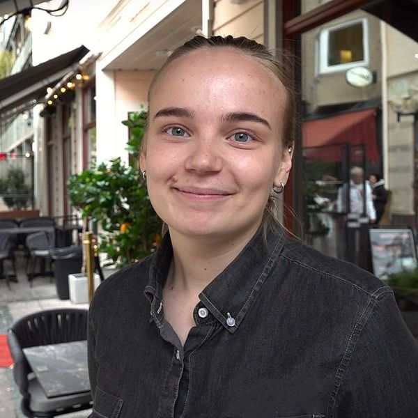 Hanna Ulfsgård är glad att uteserveringarna i Östersund får vara öppna två månader längre varje år.