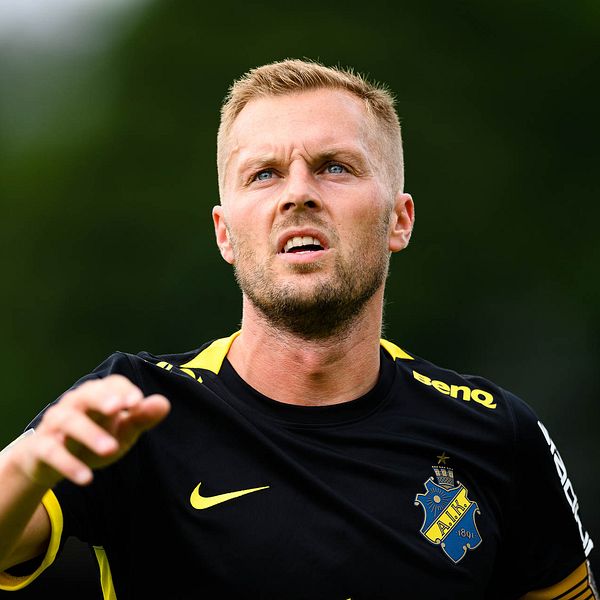 Sebastian Larsson i AIK-tröjan.