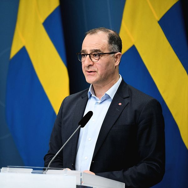 I klippet berättar EU-parlamentarikern Ilan De Basso (S) vad som görs för att förstärka säkerheten för de svenskar som tjänstgör i EU-administrationen i Bryssel.