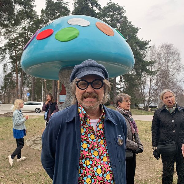 I klippet hör du konstnären Johan Paalzow som var på plats vid invigningen av konstverket ”Ekhjärtat”.