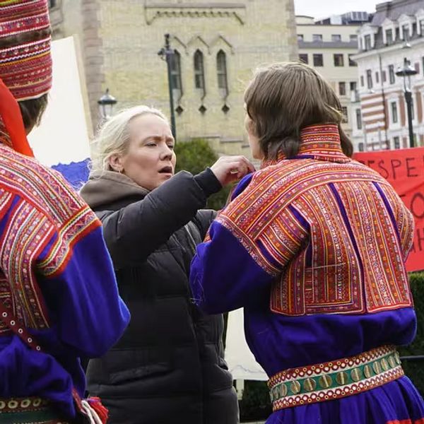 Elle Márjá Eira under inspelningen av Makten.