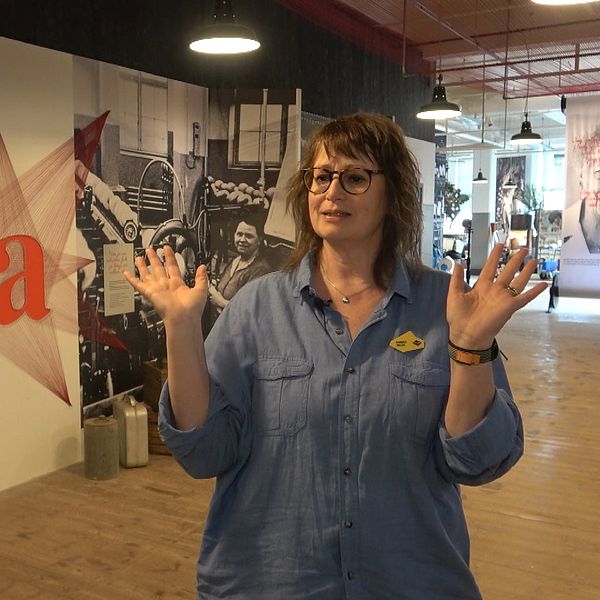 Carina Milde berättar om utställningen om textilarbetaren Alva Carlsson