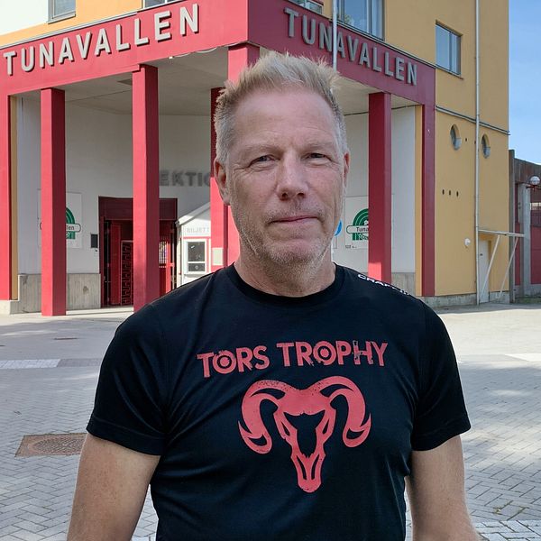 Håkan Ringkvist står framför Tunavallen i Eskilstuna.