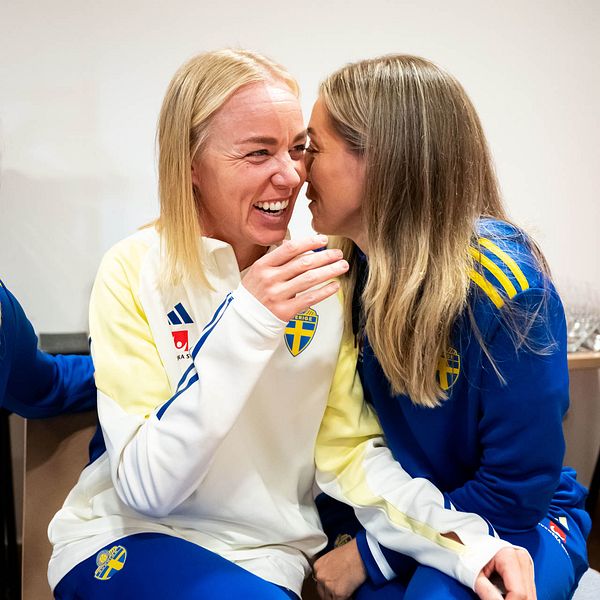 Caroline Seger med landslagskollegorna Magdalena Eriksson och Linda Sembrant.