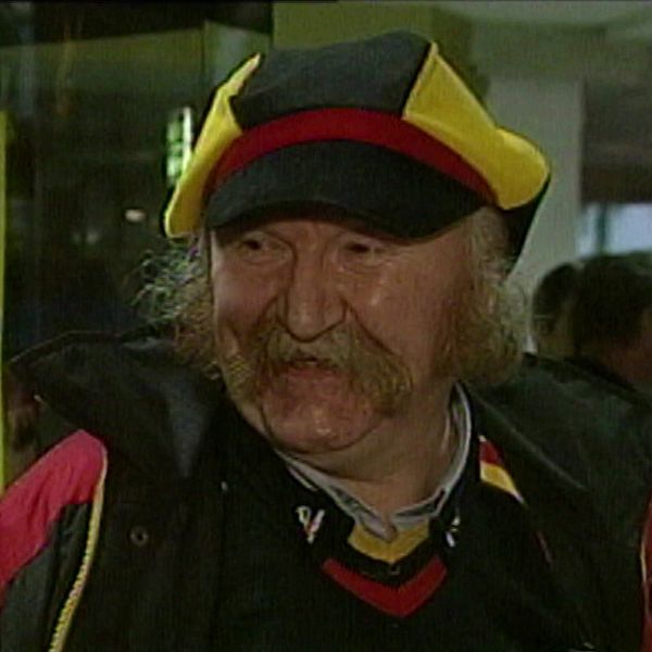 Brynässupporter iklädd Brynäströja
