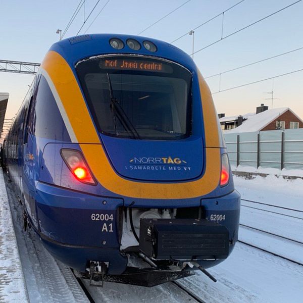 Ett tåg på Umeå centralstation