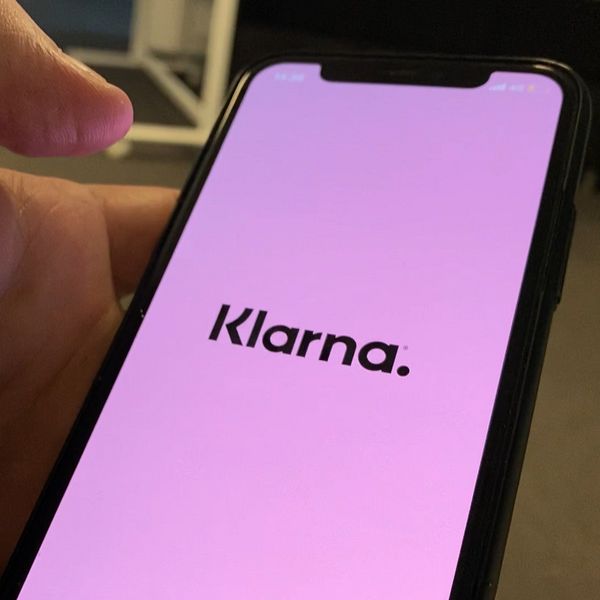 Moblitelefon med Klarna-app