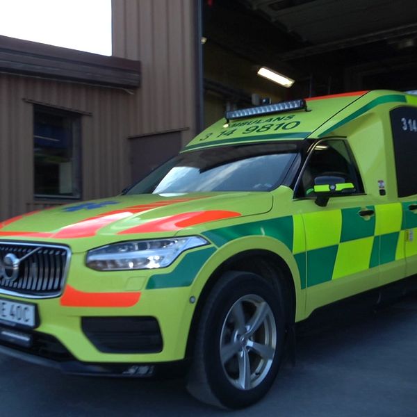 Ambulans som kör ut