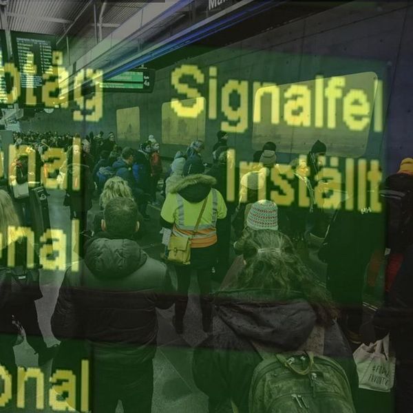 Montage med texten ”snabbtåg signalfel regional inställt” och tågpassagerare