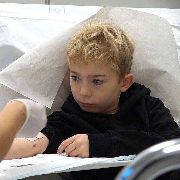 Pojke tar prover på Umeå Universitetssjukhus