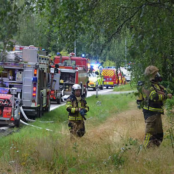 brandbilar vid väg