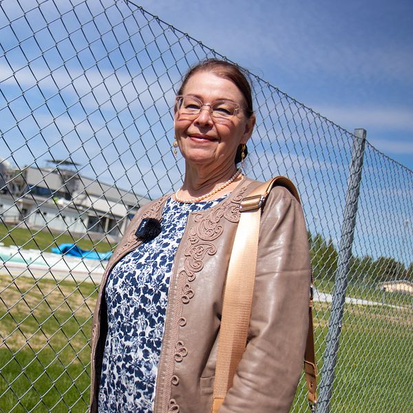 Mariam Andersson Klint framför Storviksbadet