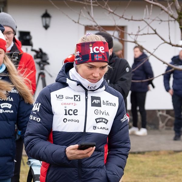 Juni Arnekleiv och resten av de norska skidskyttedamerna