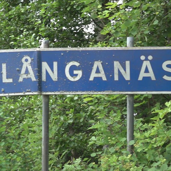Skylt med texten Långanäs.