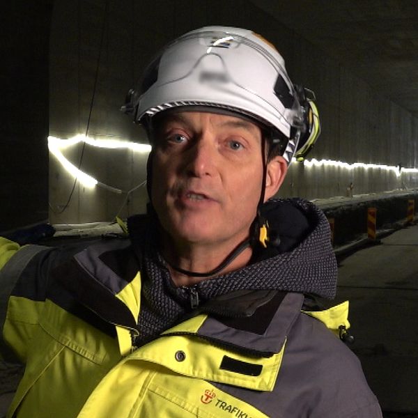 Jesper Mårtensson på Trafikverket står i projektet Varbergstunneln i Varberg.