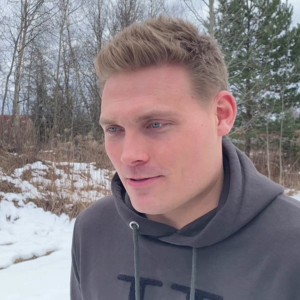 Rallyföraren Pontus Tidemand porträtt i vinterlandskap