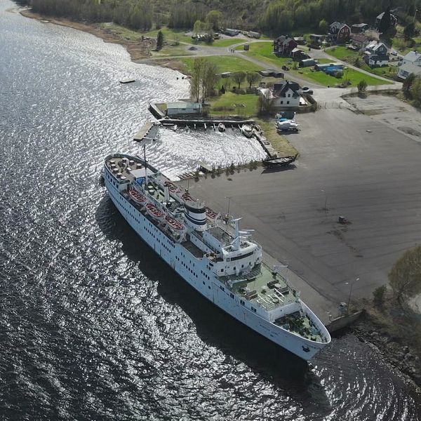 Fartyget Baltic Star ligger vid kaj i Lunde hamn.