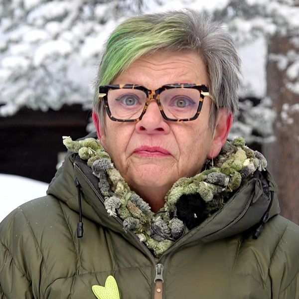 Inger Junkka, socialdemokrat i Gällivare kommun, fotograferad utomhus med snö i bakgrunden.