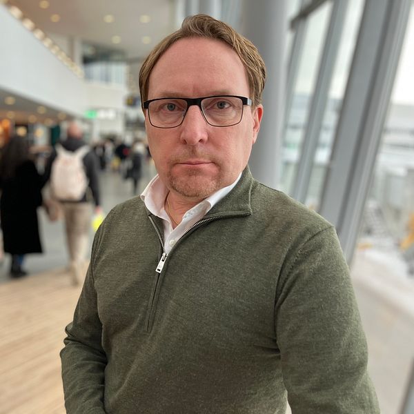 Man på flygplats