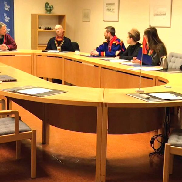 sammanträdesrum med samiska företrädare och dåvarande kulturministern Amanda Lind (MP)