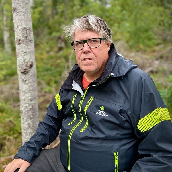 Nils Frank från Skogsstyrelsen i skogsmiljö