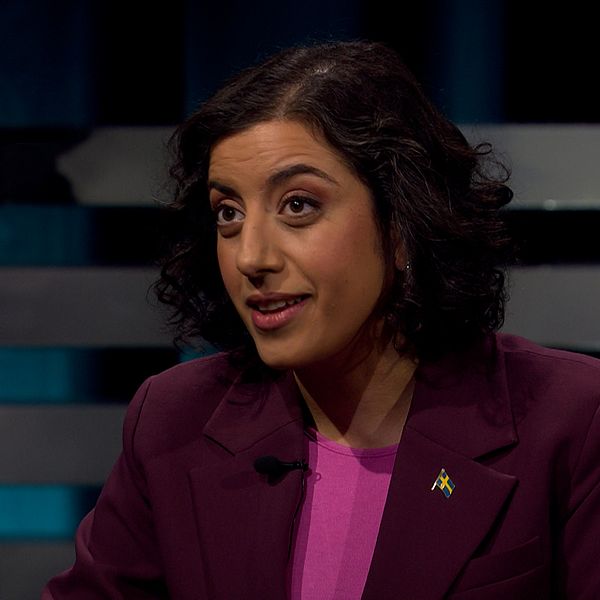 Simona Mohamsson (L) intervjuas i SVT Agenda-studio om regeringssamarbete med SD.