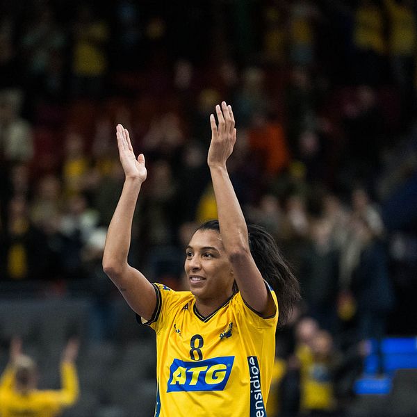 Jamina Roberts jublar efter Sveriges seger i handbolls-VM.