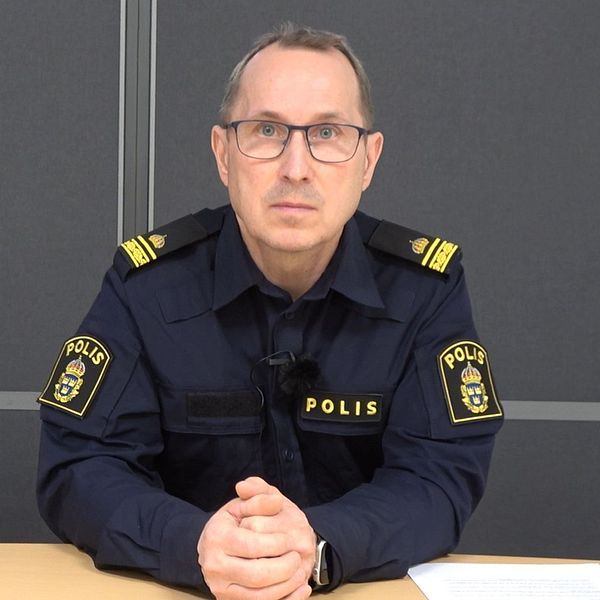 Per-Anders Heikkilä sitter på en stol