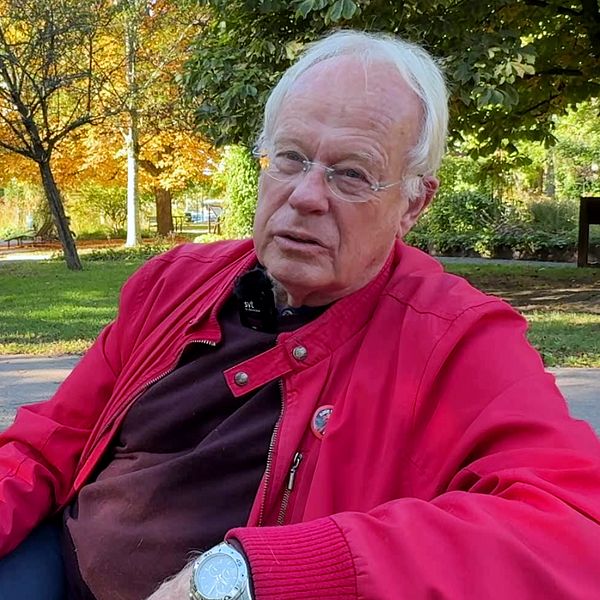 Vänsterpartisten Klas Holmgren i en park i Borlänge.