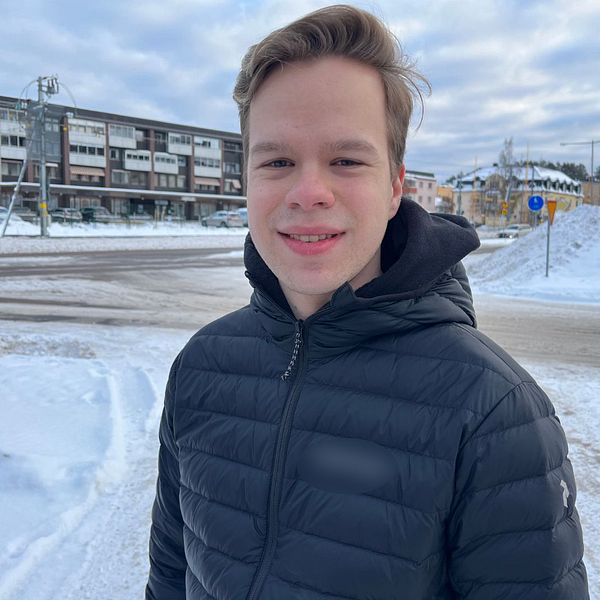 Två killar i 20-årsåldern i centrala Kramfors.