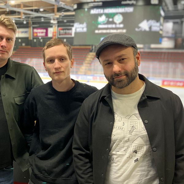 Mattias Kågström, Jonathan Herbertsson, Isak Landén och Alee Farrohi, bakom SubZero E-games står i ishallen i Östersund.