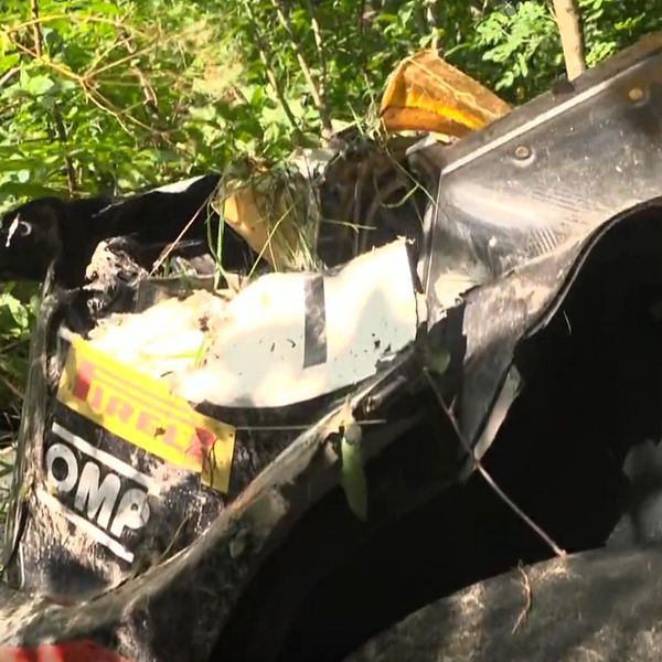 Här kraschar Kalle Rovanperä i Finska rallyt.